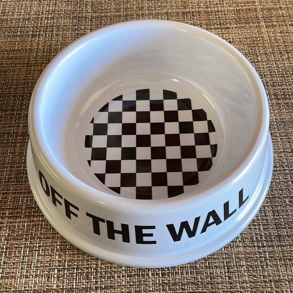 Vans Dog bowl checkered off the wall
